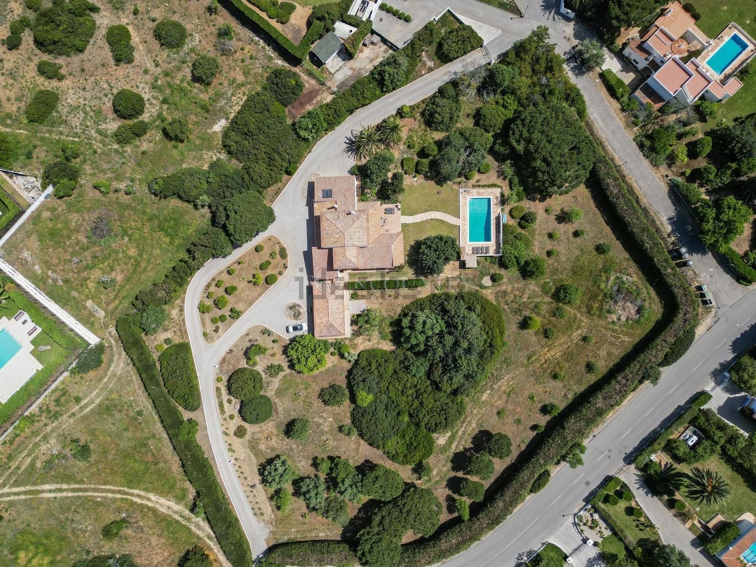 小楼房或别墅出售在Rua do Clube Carvoeiro s/n - 照片