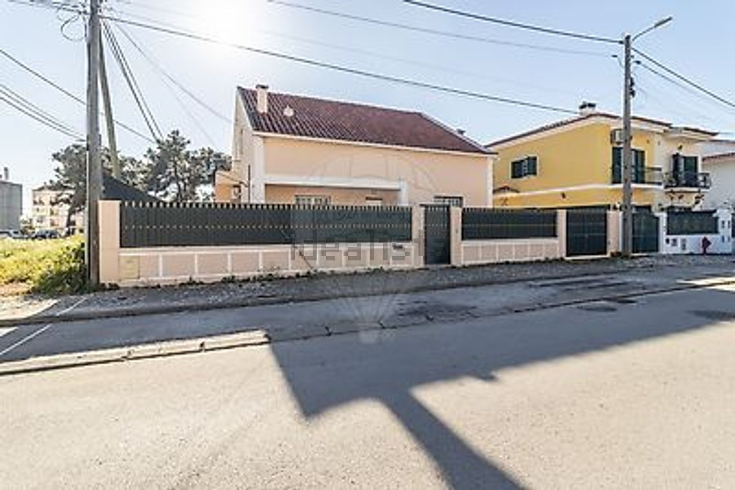 小楼房或独栋别墅出售在Rua Gil Vicente - 外立面