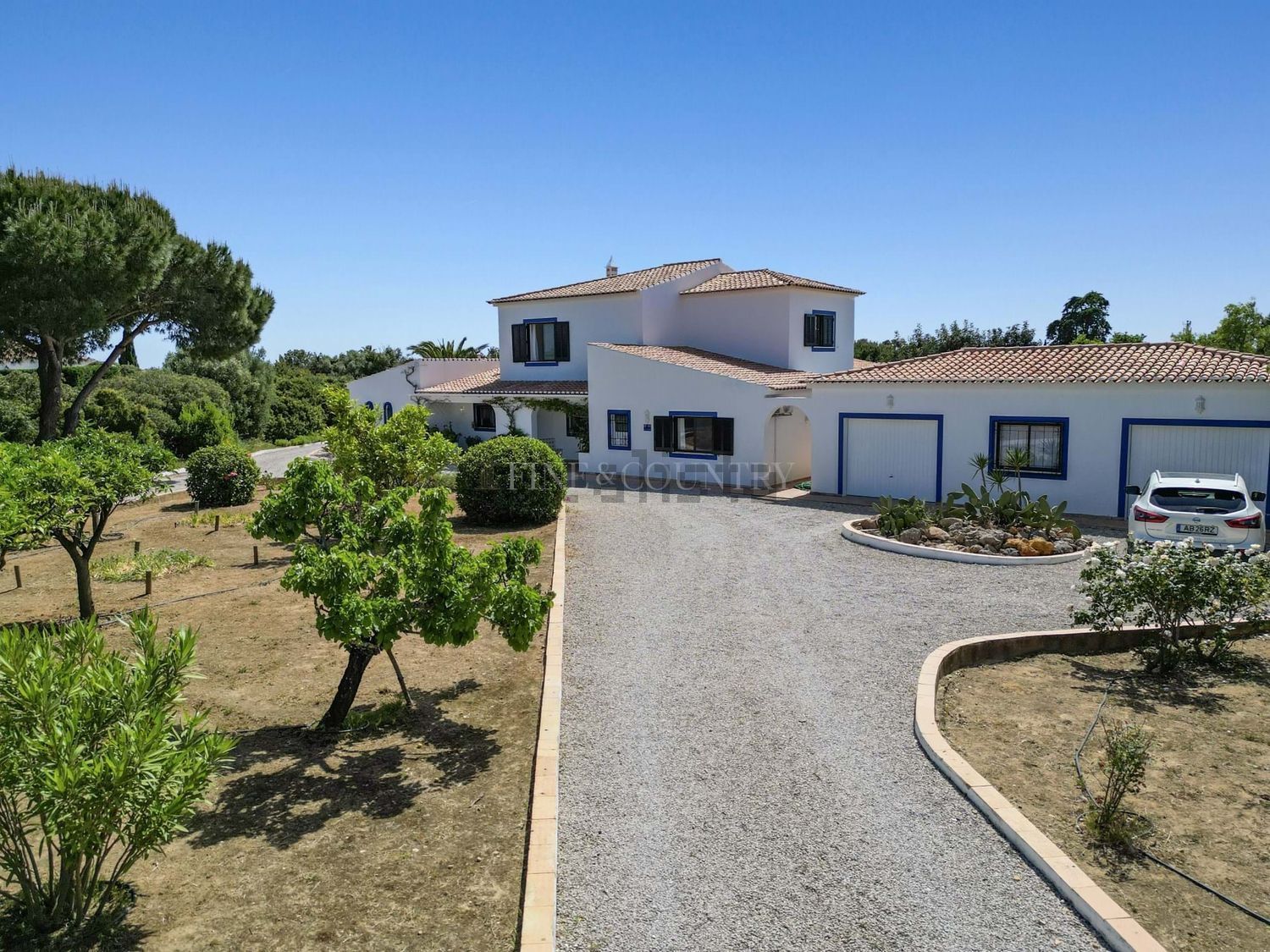 小楼房或别墅出售在Rua do Clube Carvoeiro s/n - 外立面