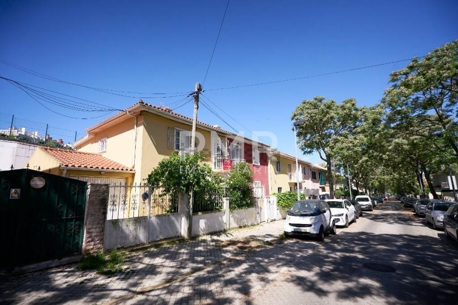 小楼房或别墅出售在 Bairro de Santa Cruz - 外立面