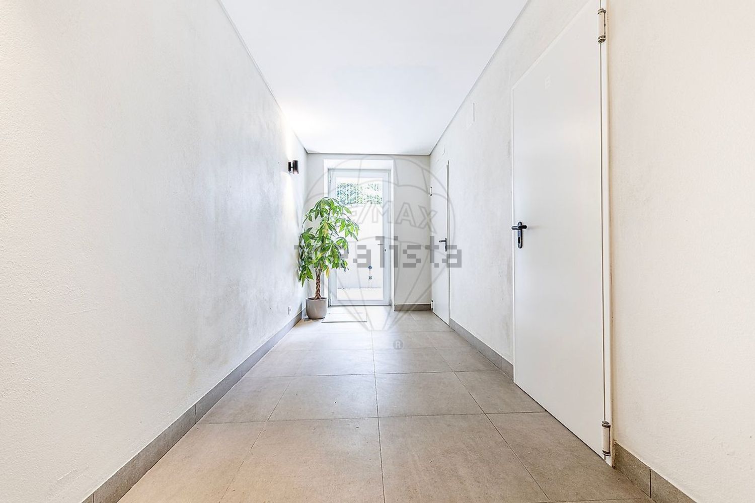 公寓 t2出售在Avenida António Augusto de Aguiar - 过道