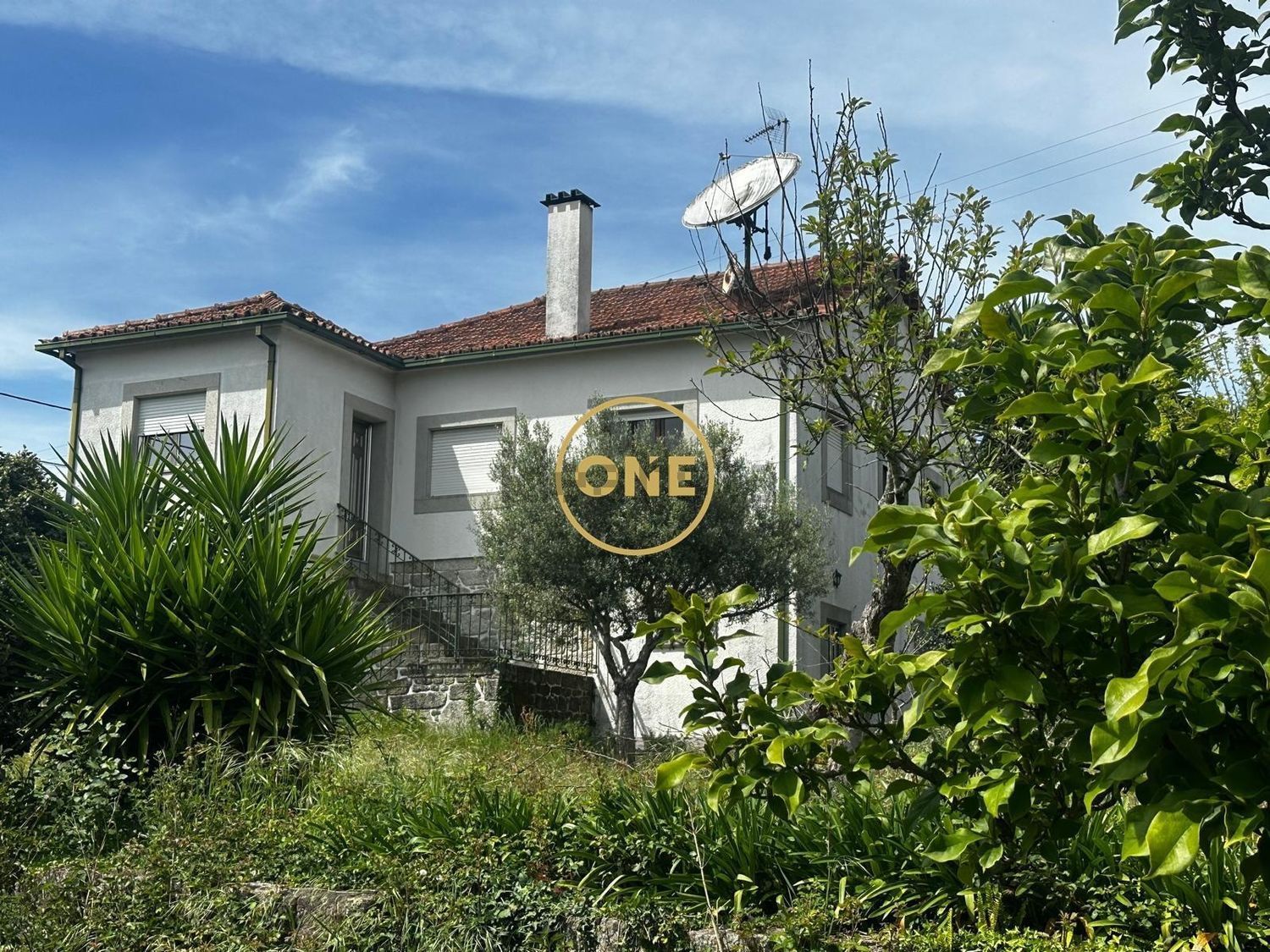 小楼房或独栋别墅出售在 Vila de Punhe - 外立面