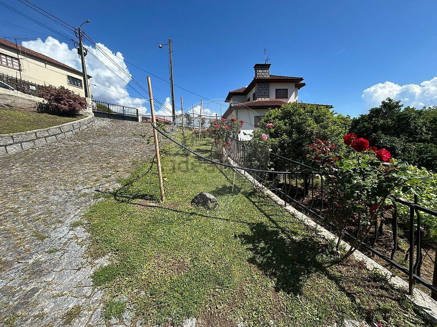小楼房或独栋别墅出售在Rua da Piscina - 花园