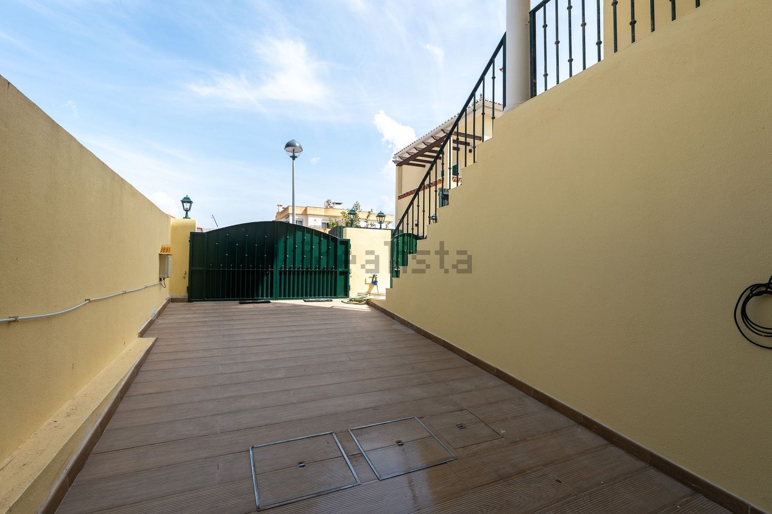 小楼房或独栋别墅出售在Praceta De Santa Maria, 4 - 入口 / 出口