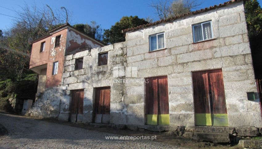 小楼房或别墅出售在 Santa Marinha do Zêzere