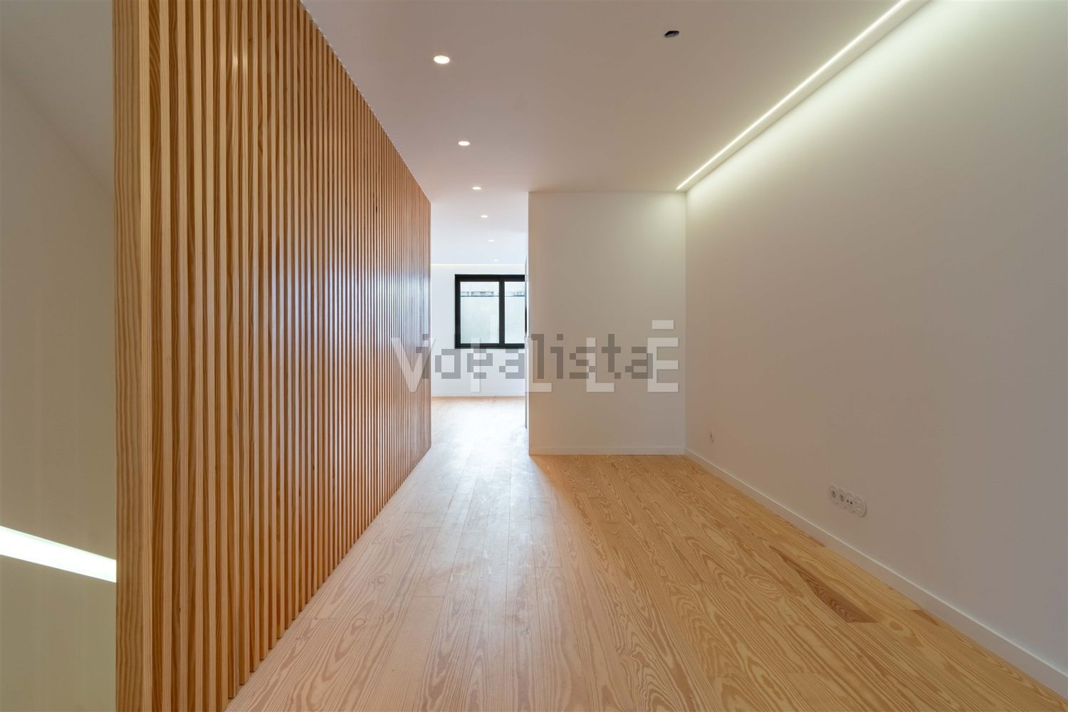 小楼房或独栋别墅出售在Avenida Dom Afonso Henriques, 512 - 过道