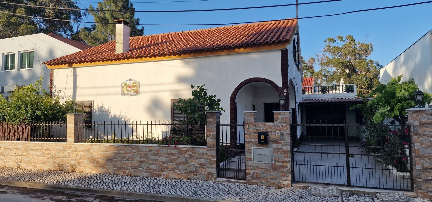 小楼房或独栋别墅出售在Rua Viana da Mota, 1278