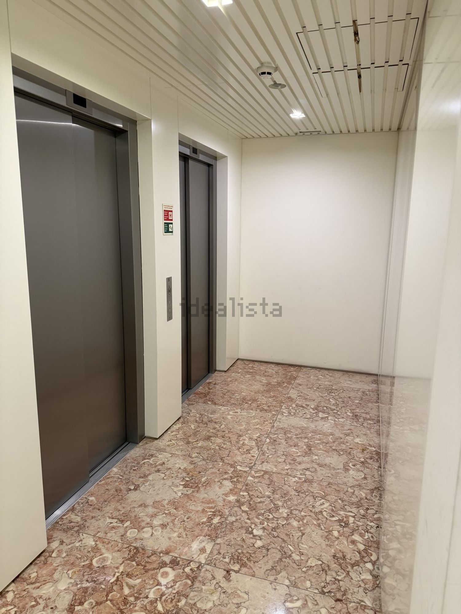 公寓 t2出售在 Bairro Azul - Parque Eduardo VII - 过道