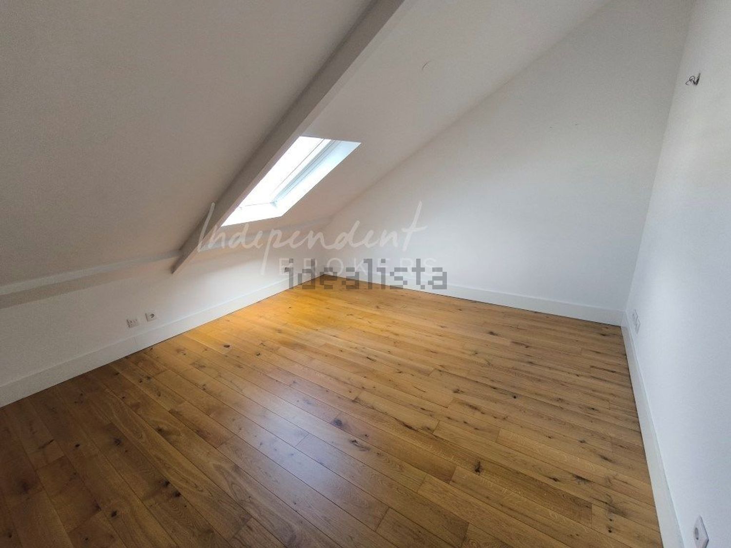 出租公寓 t4在Avenida António Augusto de Aguiar, 27 D - 居住