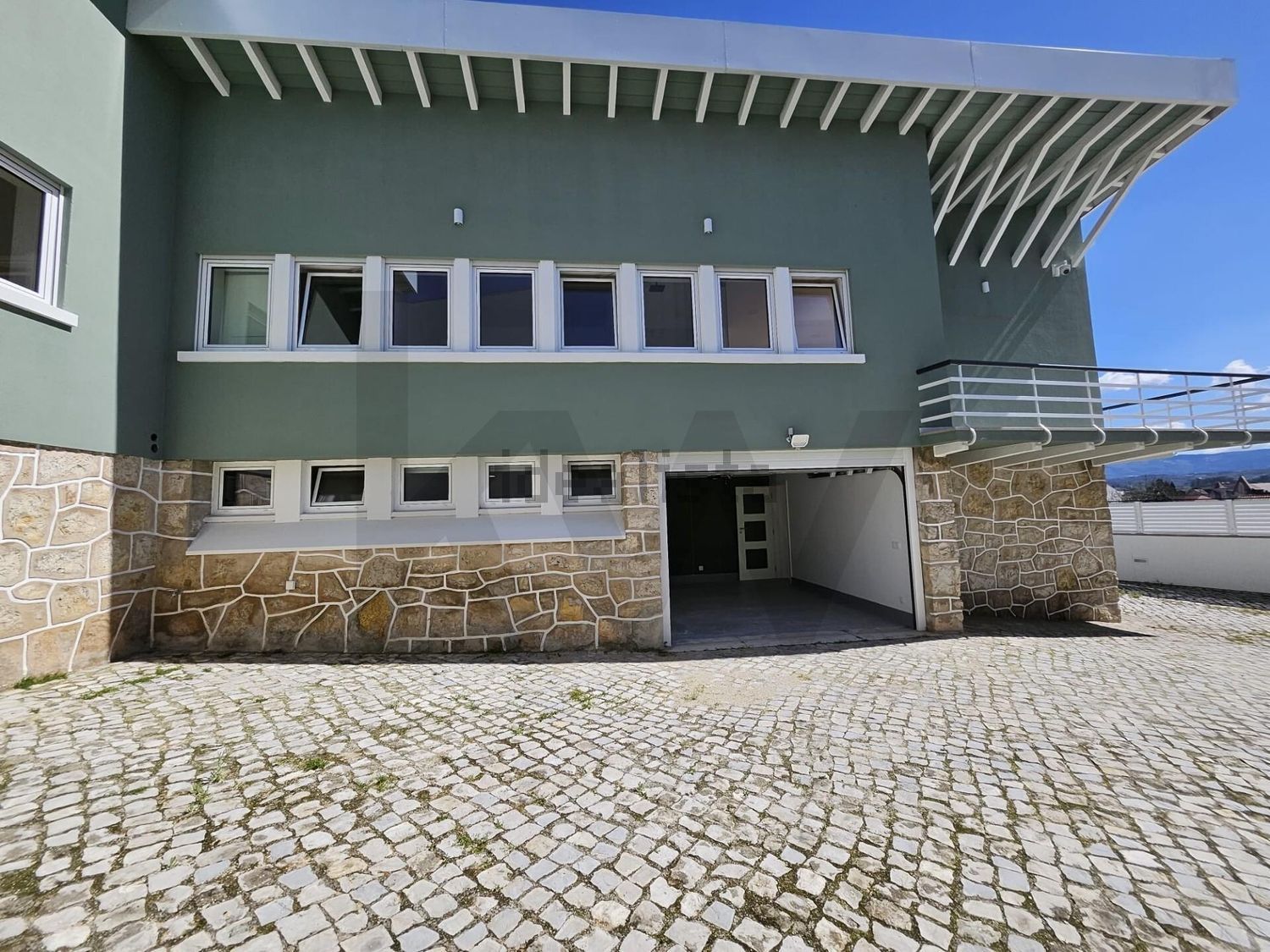 小楼房或别墅出售在 Alcobaça e Vestiaria - 外立面