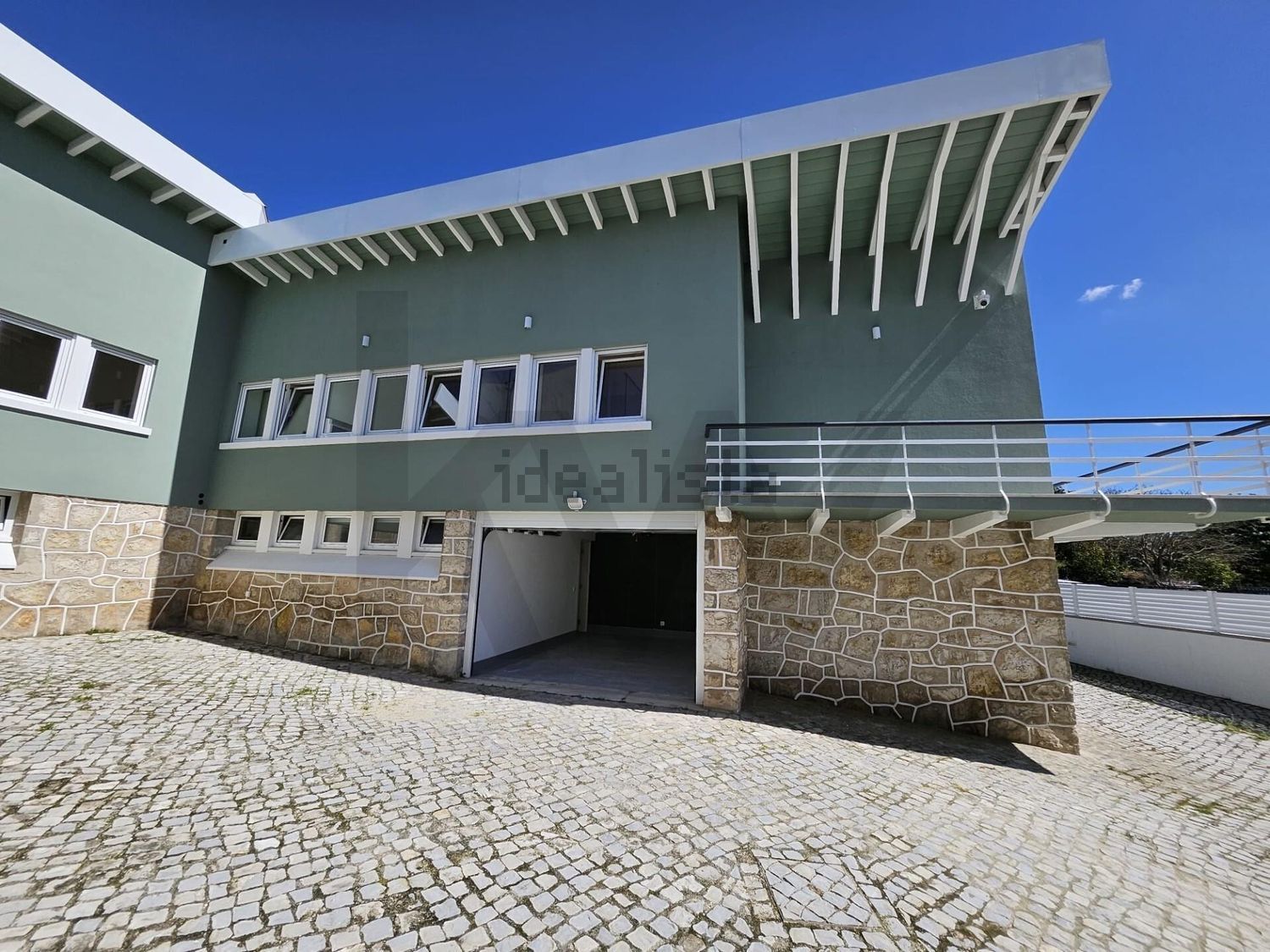 小楼房或别墅出售在 Alcobaça e Vestiaria - 外立面