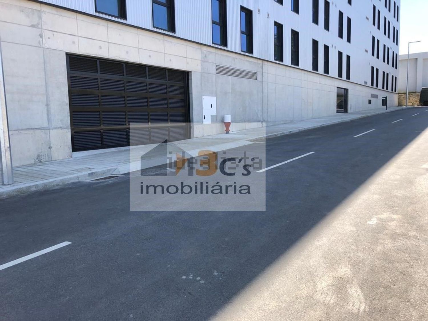 出租公寓 t1在 Hospital São João - Pólo Universitário - 停车位