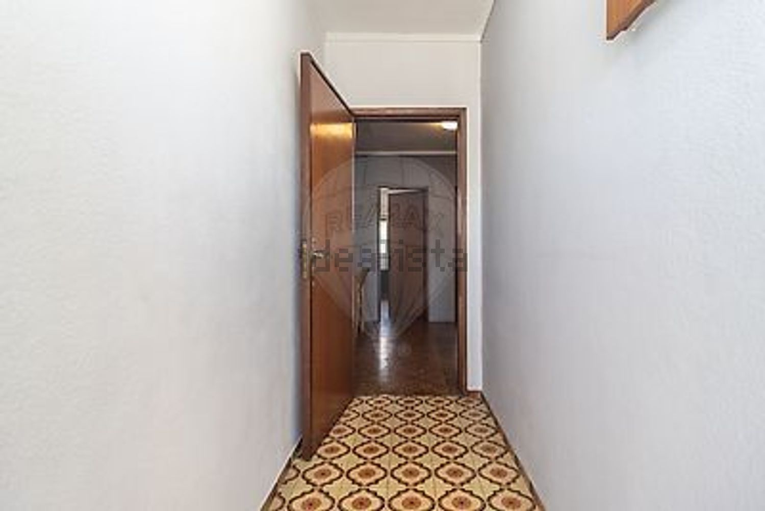小楼房或独栋别墅出售在Rua Gil Vicente - 过道
