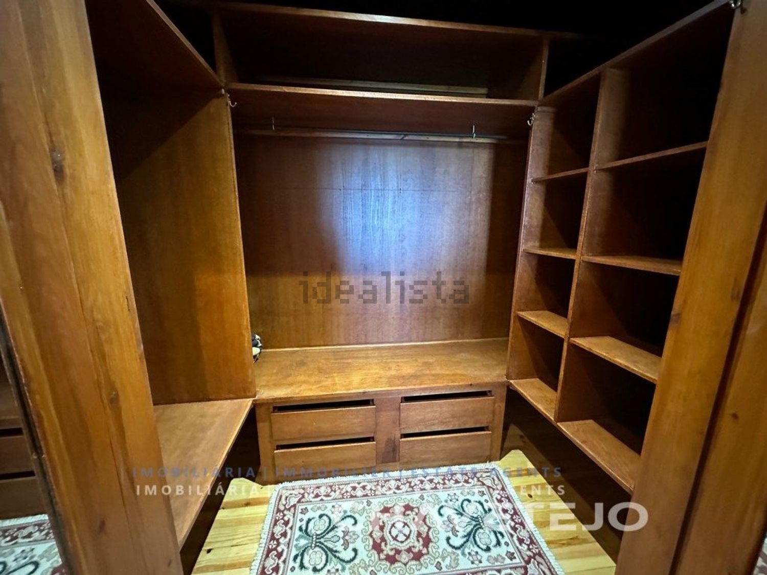 小楼房或独栋别墅出售在Rua Olival, 18 - 试衣间