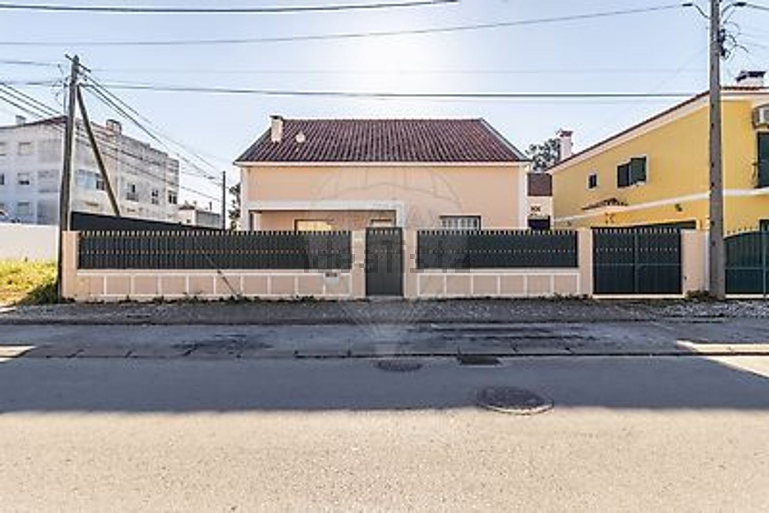 小楼房或独栋别墅出售在Rua Gil Vicente - 外立面