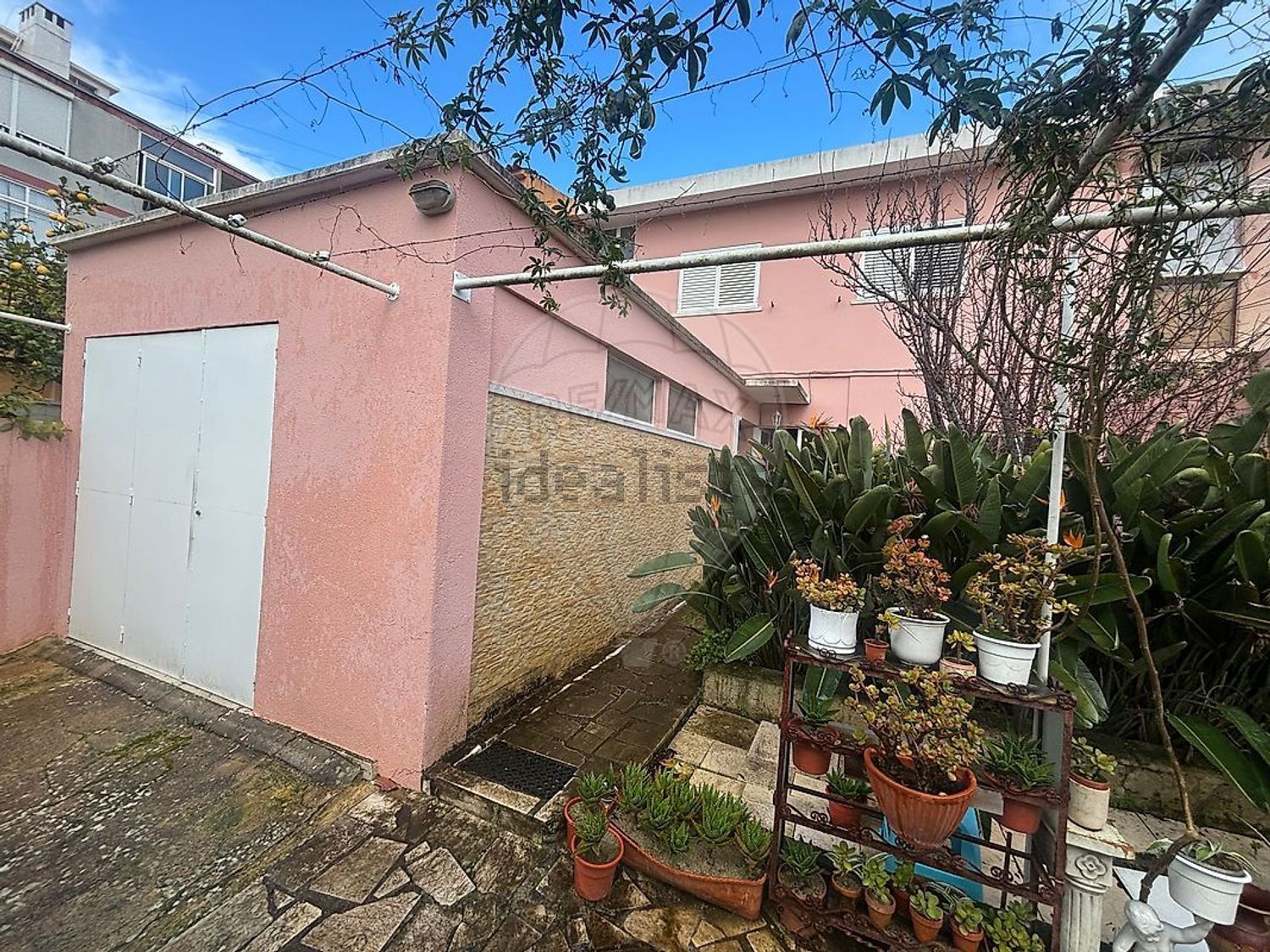 小楼房或独栋别墅出售在Praceta Jardim António Sérgio - 外立面