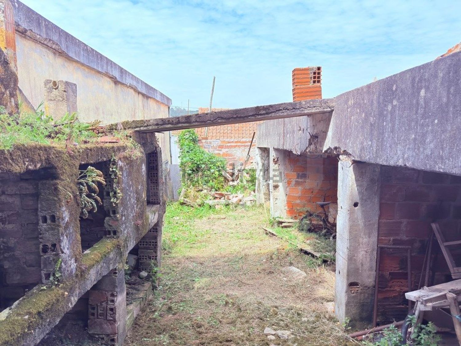 小楼房或独栋别墅出售在Estrada da Granjola, 48 - 外立面