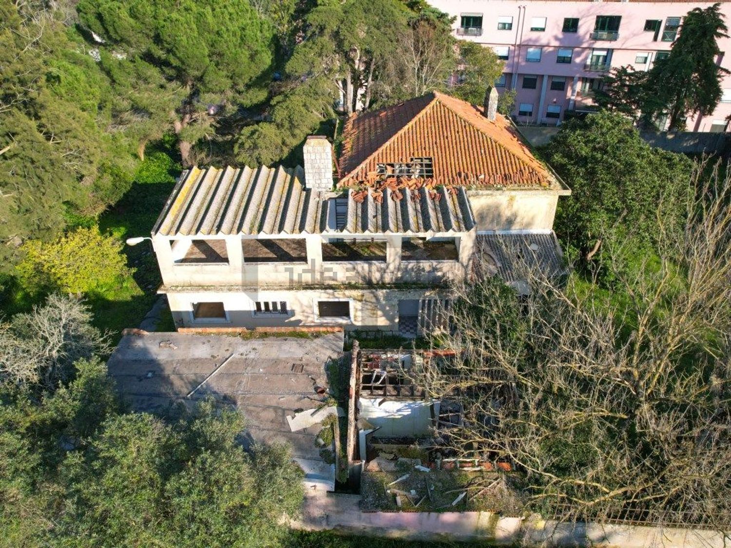 小楼房或独栋别墅出售在Estrada do Lumiar - 外立面