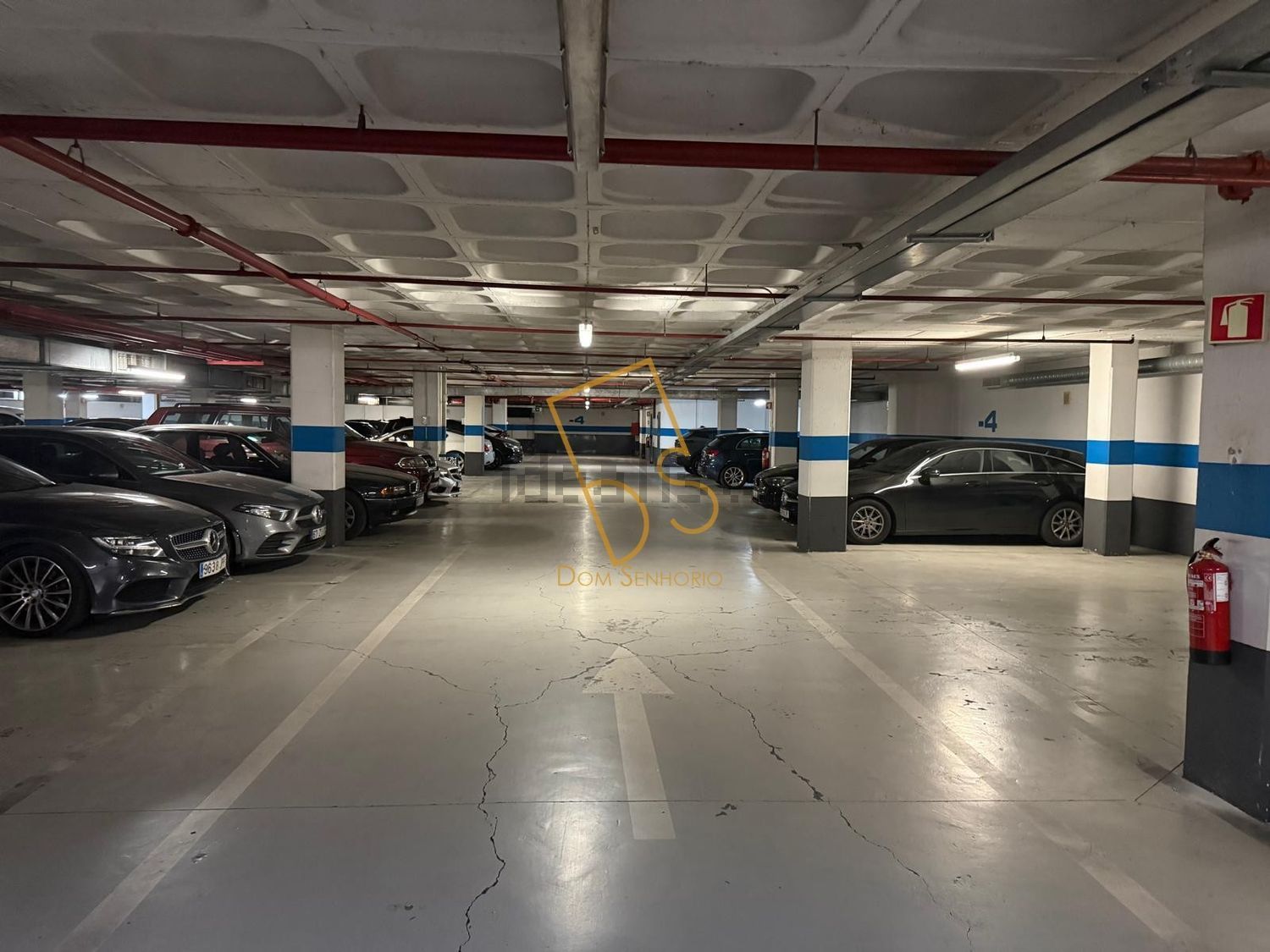 出租公寓 t1在Avenida Fontes Pereira de Melo - 停车位
