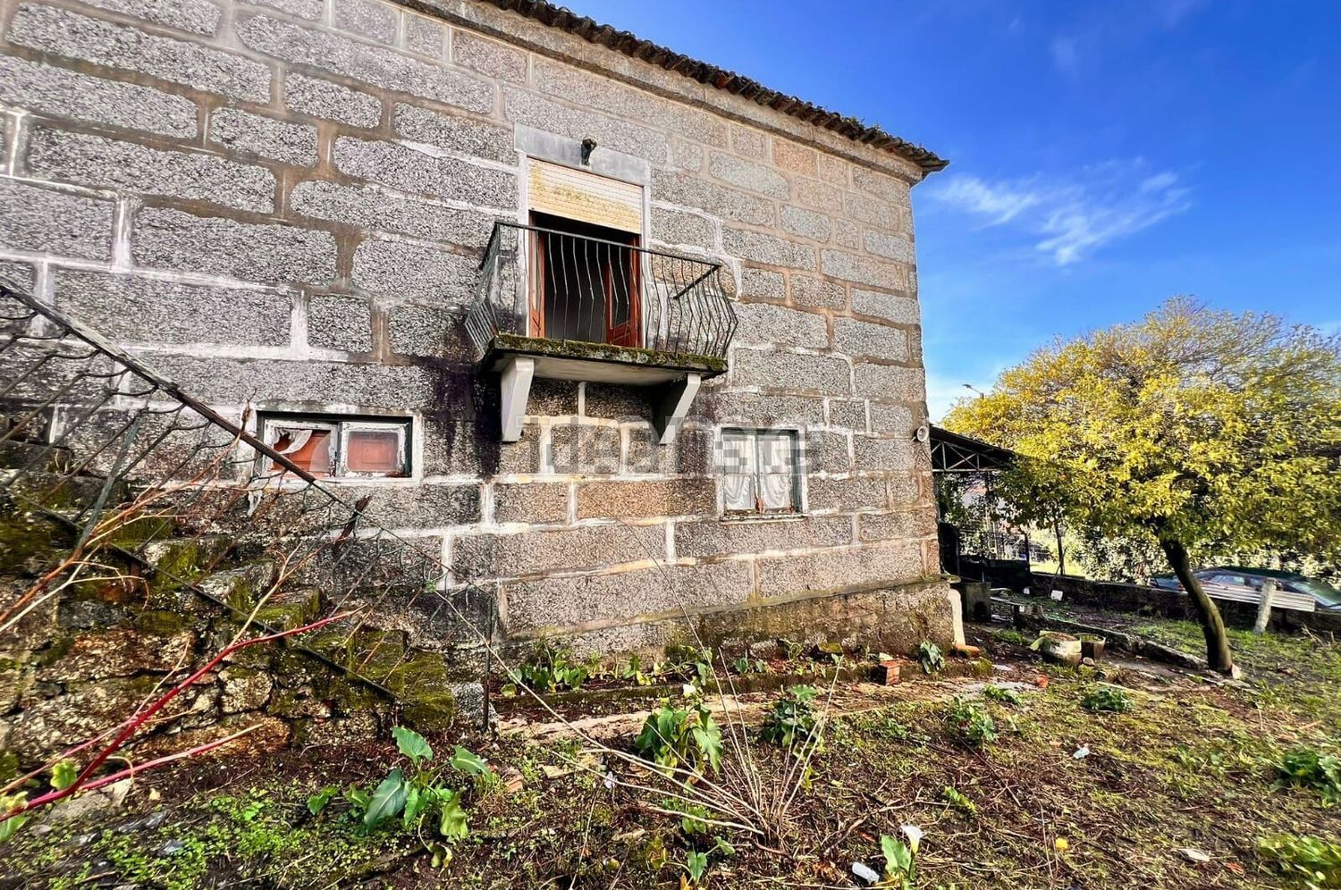 小楼房或独栋别墅出售在Rua da Pisca, 672 - 外立面