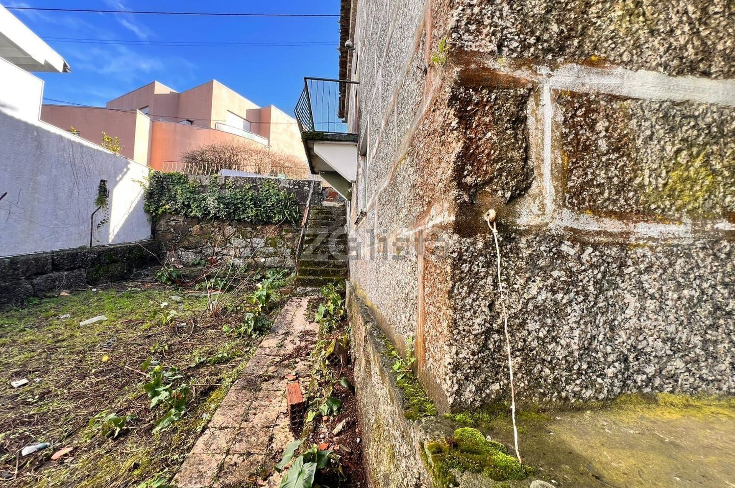 小楼房或独栋别墅出售在Rua da Pisca, 672 - 详情