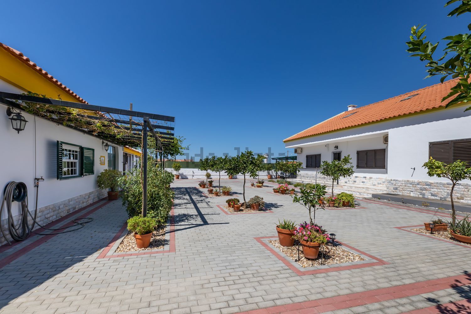 小楼房或独栋别墅出售在 Quinta Do Caixeiro(samouco) Samouco - 外立面