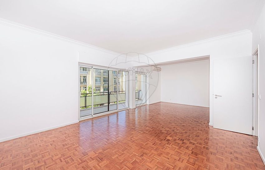 出租公寓 t4在Avenida António Augusto de Aguiar