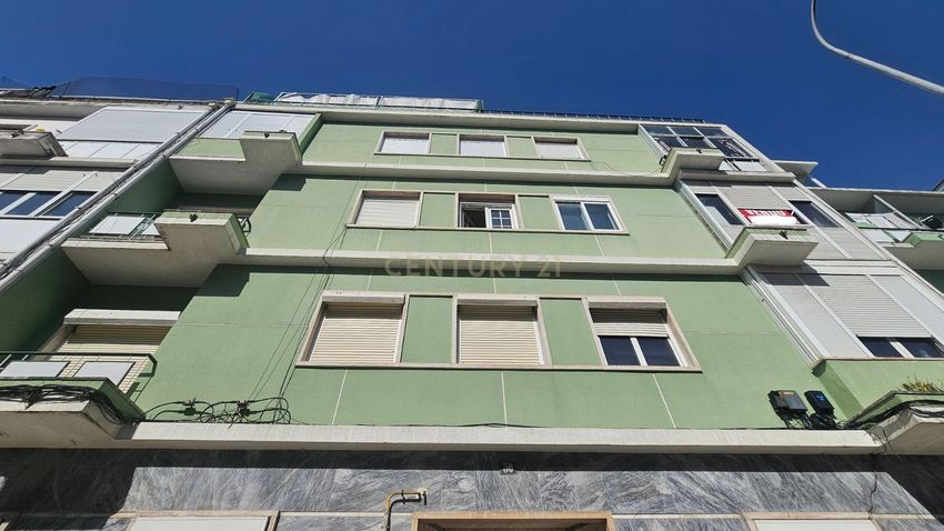公寓 t2出售在Avenida Dom Nuno Álvares Pereira, 30