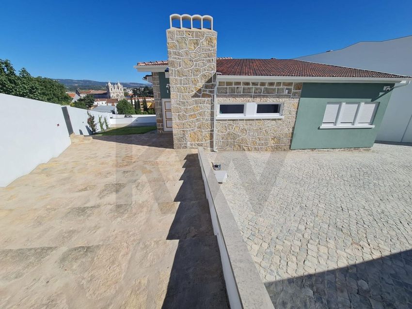 小楼房或别墅出售在 Alcobaça e Vestiaria