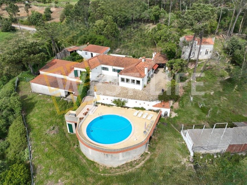 小楼房或独栋别墅出售在Rua Monte Godel