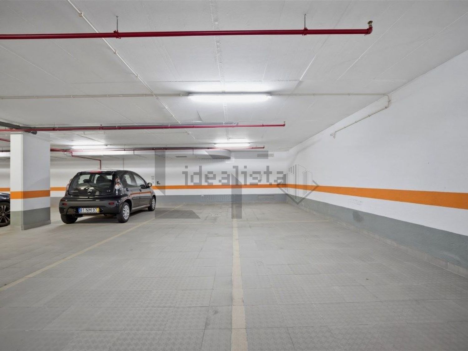 公寓 t4出售在Avenida Marquês de Tomar - 停车位