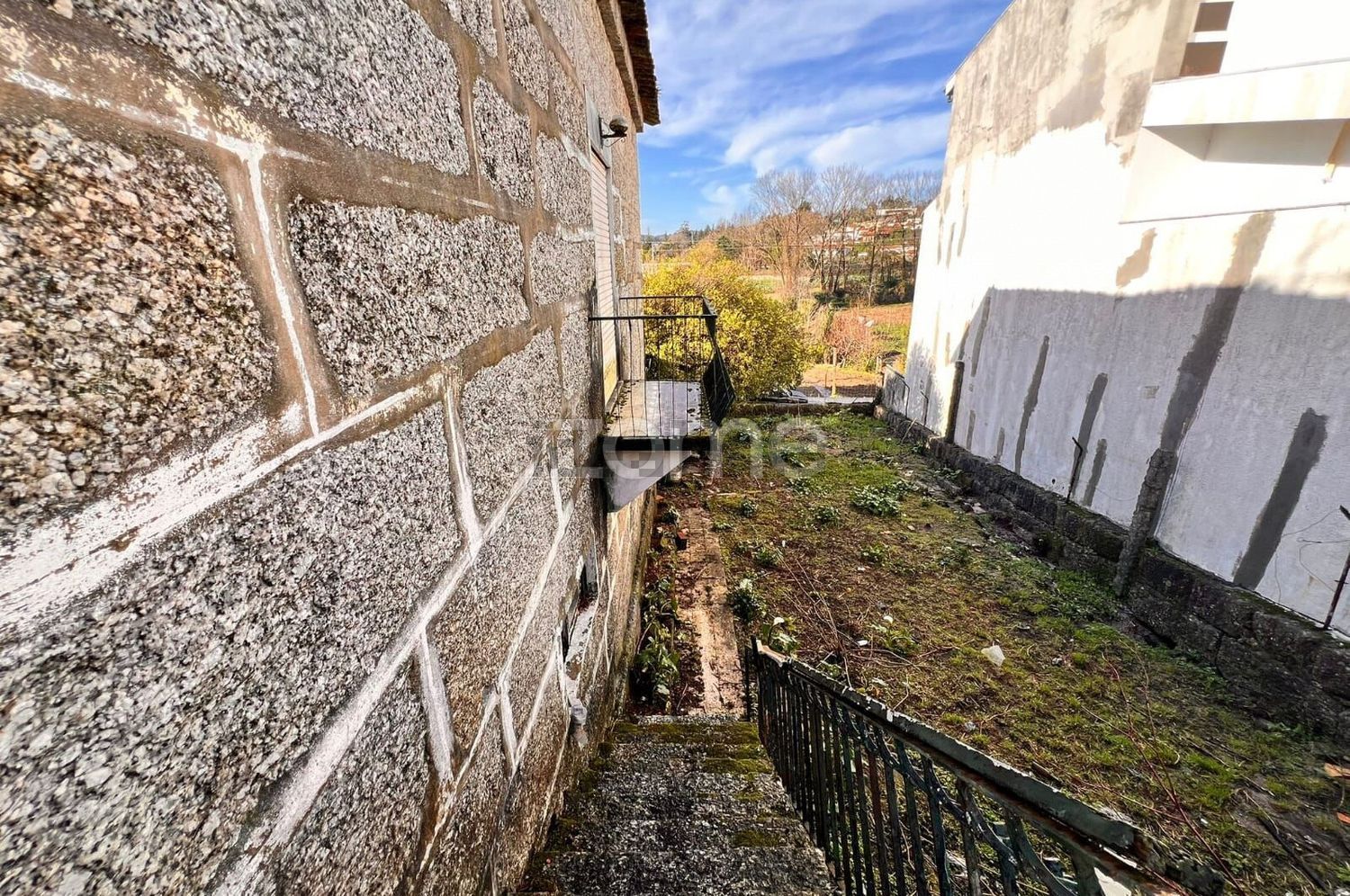 小楼房或独栋别墅出售在Rua da Pisca, 672 - 外立面