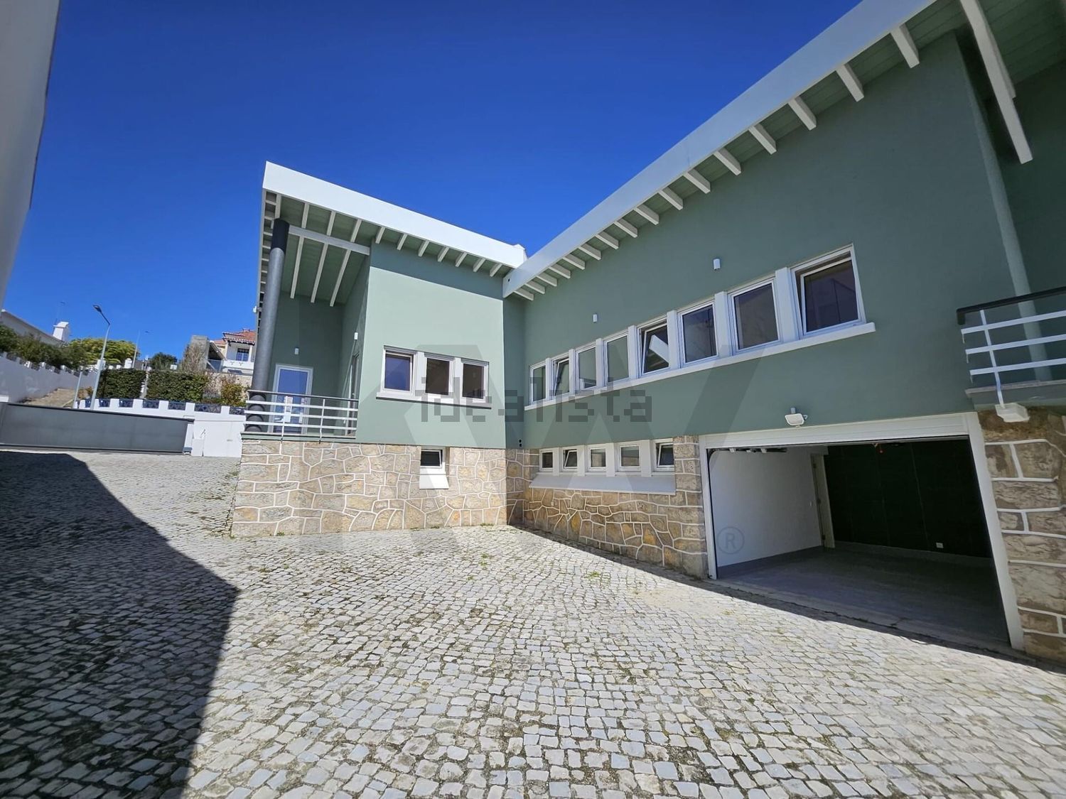 小楼房或别墅出售在 Alcobaça e Vestiaria - 外立面