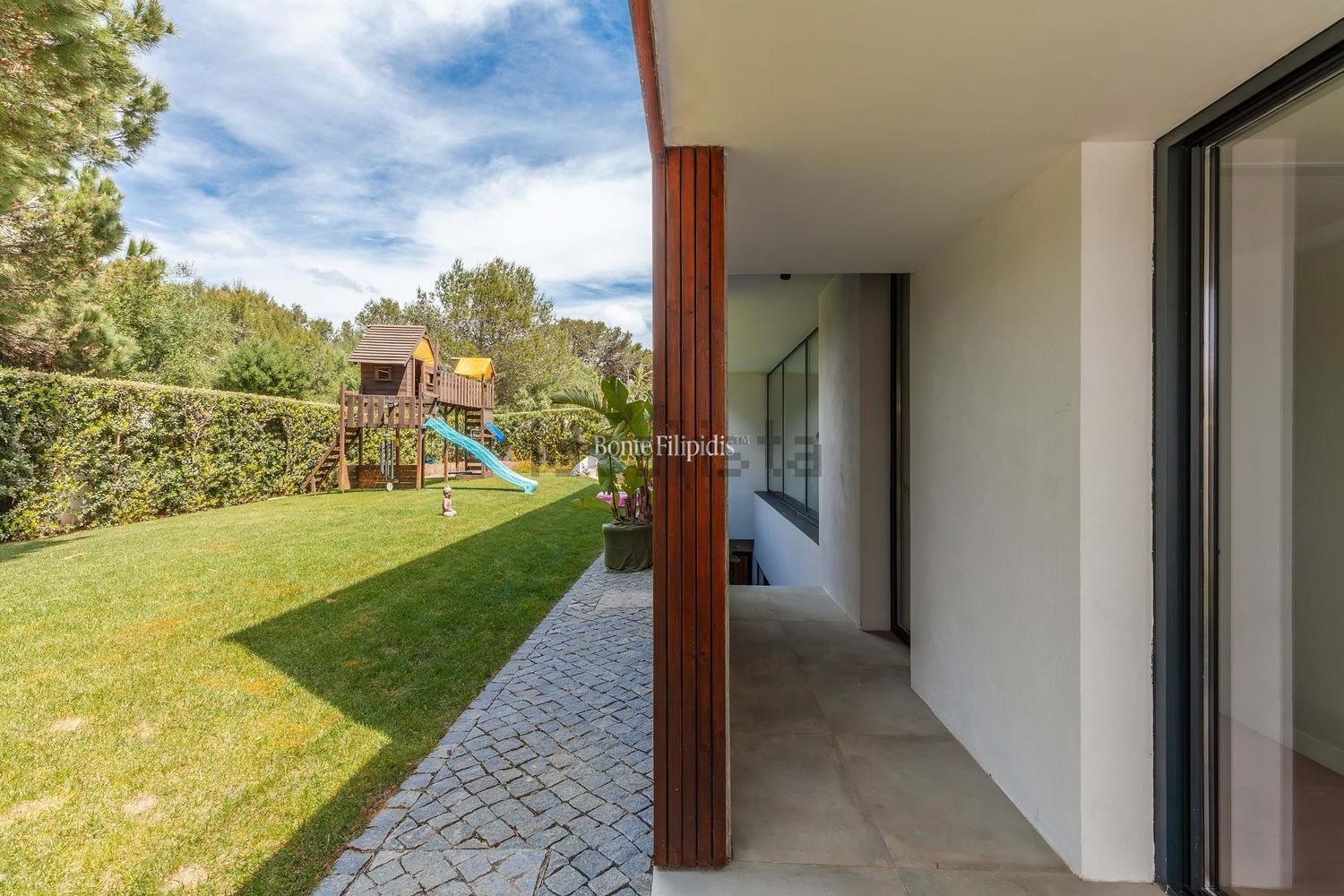 小楼房或独栋别墅出售在Rua das Papoilas - 外立面