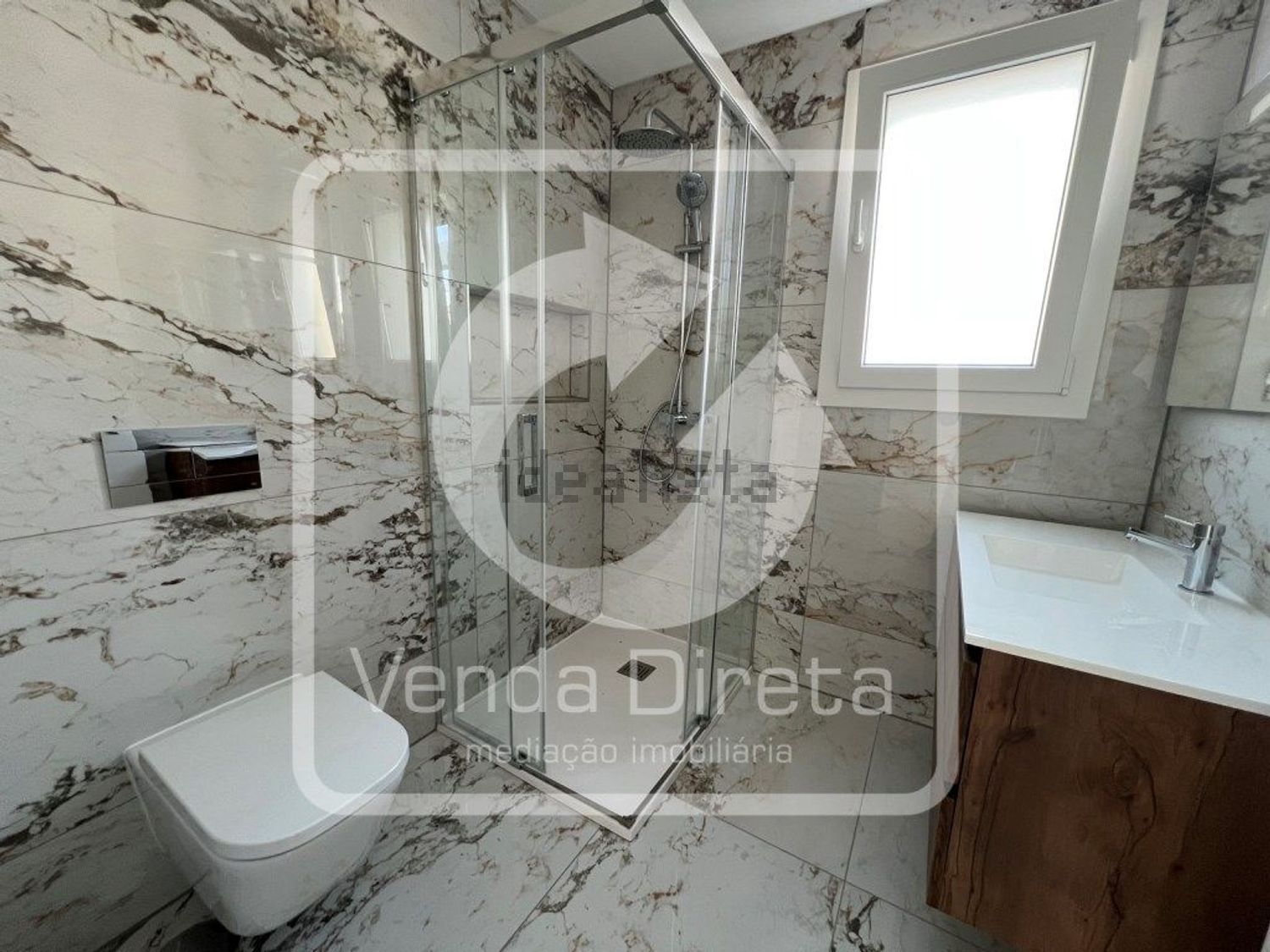 小楼房或独栋别墅出售在Rua Cidade do Porto, 891 - 卫生间