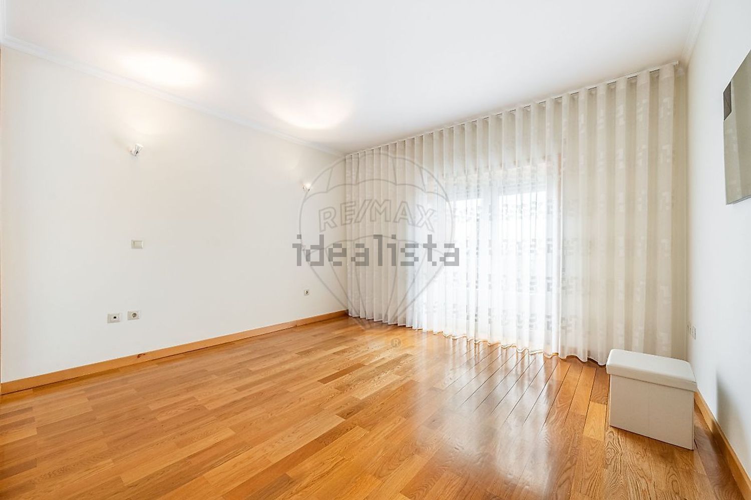 小楼房或独栋别墅出售在 Lugar de Ribeirinho, 4830-371 s/n - 卧室