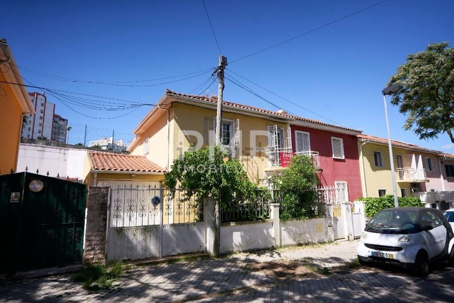 小楼房或别墅出售在 Bairro de Santa Cruz - 外立面