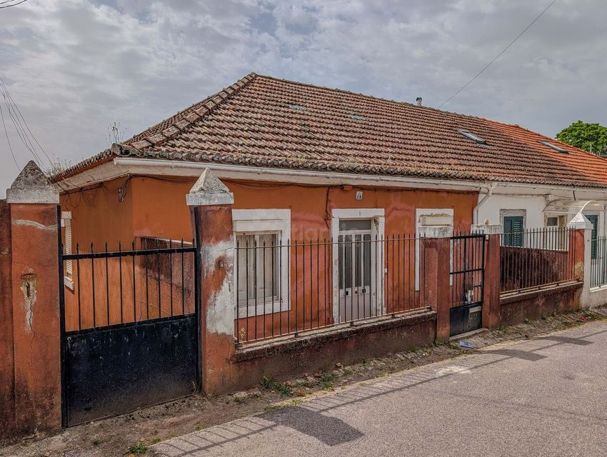 小楼房或别墅出售在 Ramada e Caneças