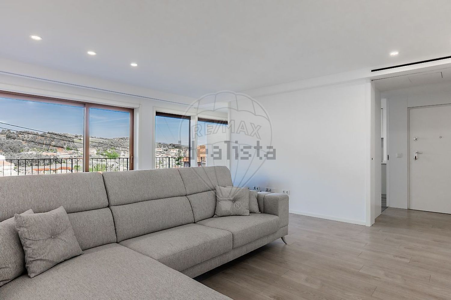 公寓 t3出售在Estrada nacional, 1º Andar, 4830-341 - 客厅