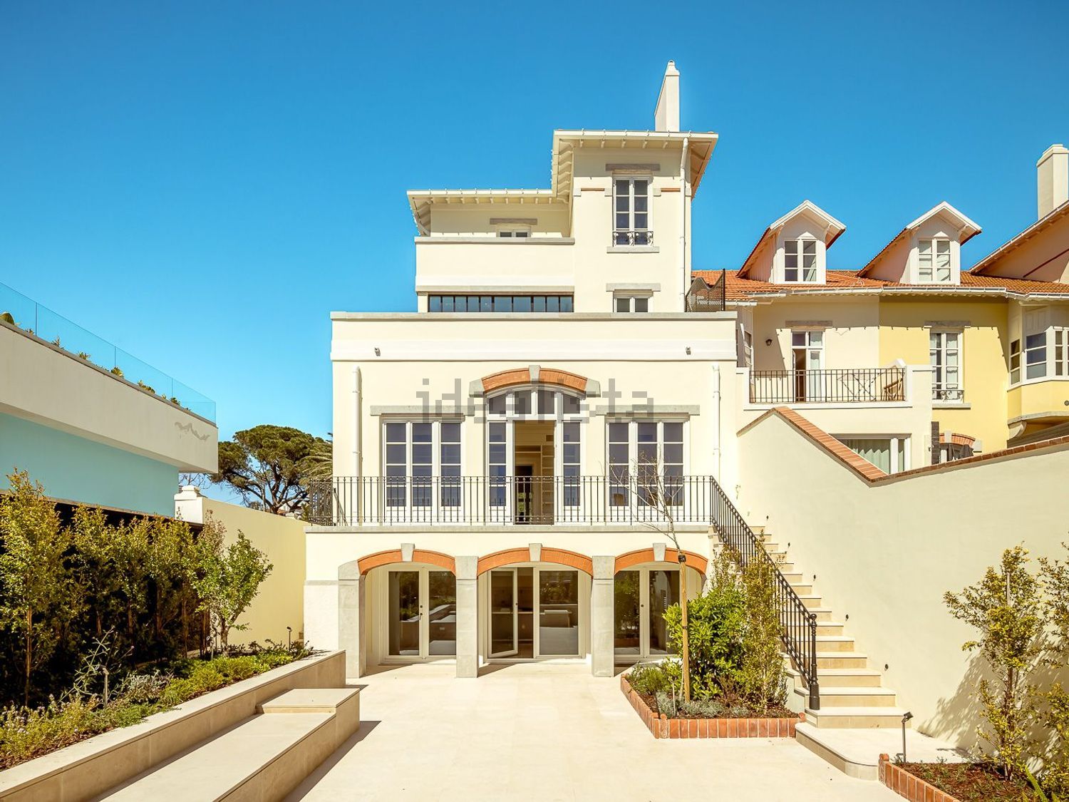 小楼房或独栋别墅出售在Rua Pinheiro, 4 - 外立面