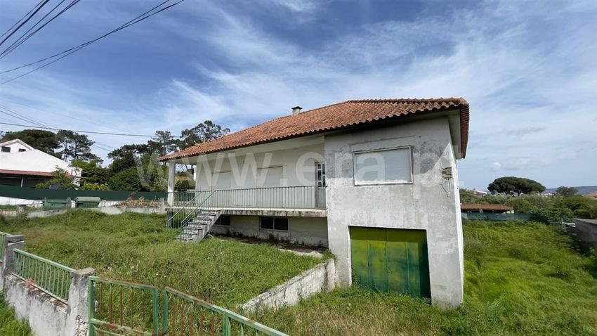 小楼房或独栋别墅出售在 Santo António da Charneca