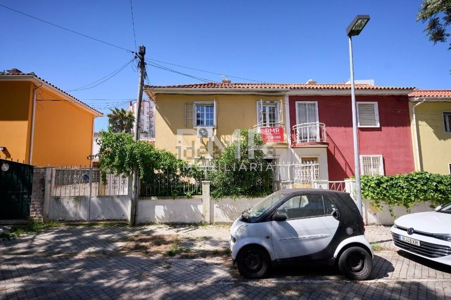 小楼房或别墅出售在 Bairro de Santa Cruz - 外立面