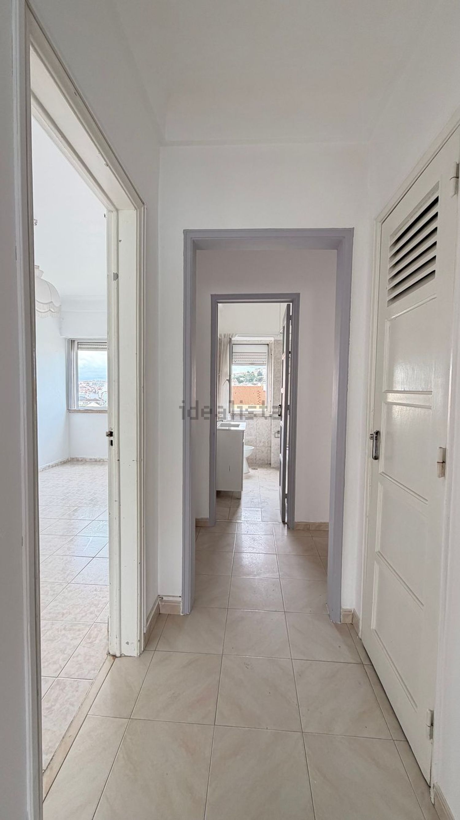 公寓 t2出售在Rua do Casal de São José, 3 - 过道