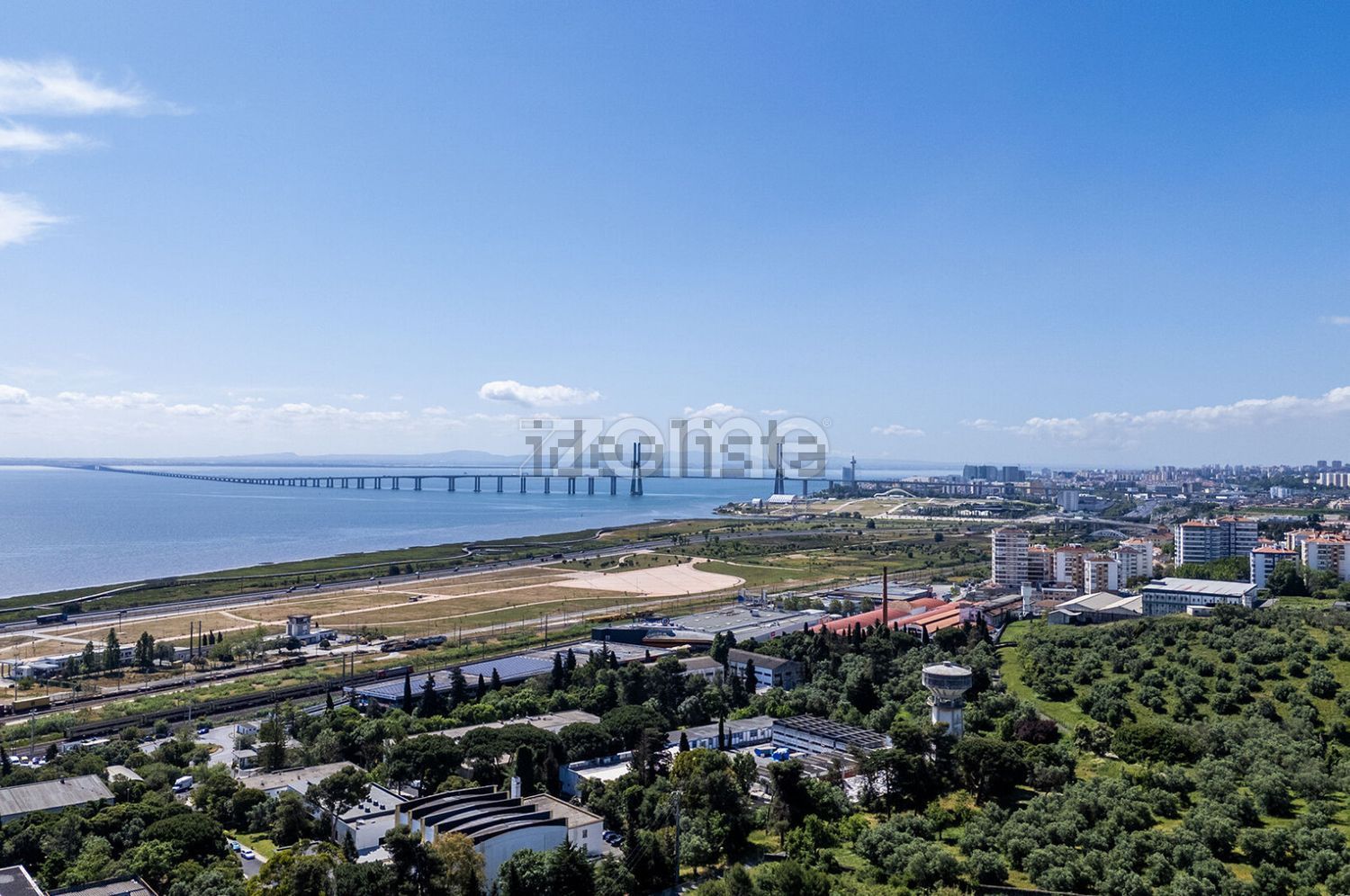 小楼房或独栋别墅出售在Rua São José - 视线