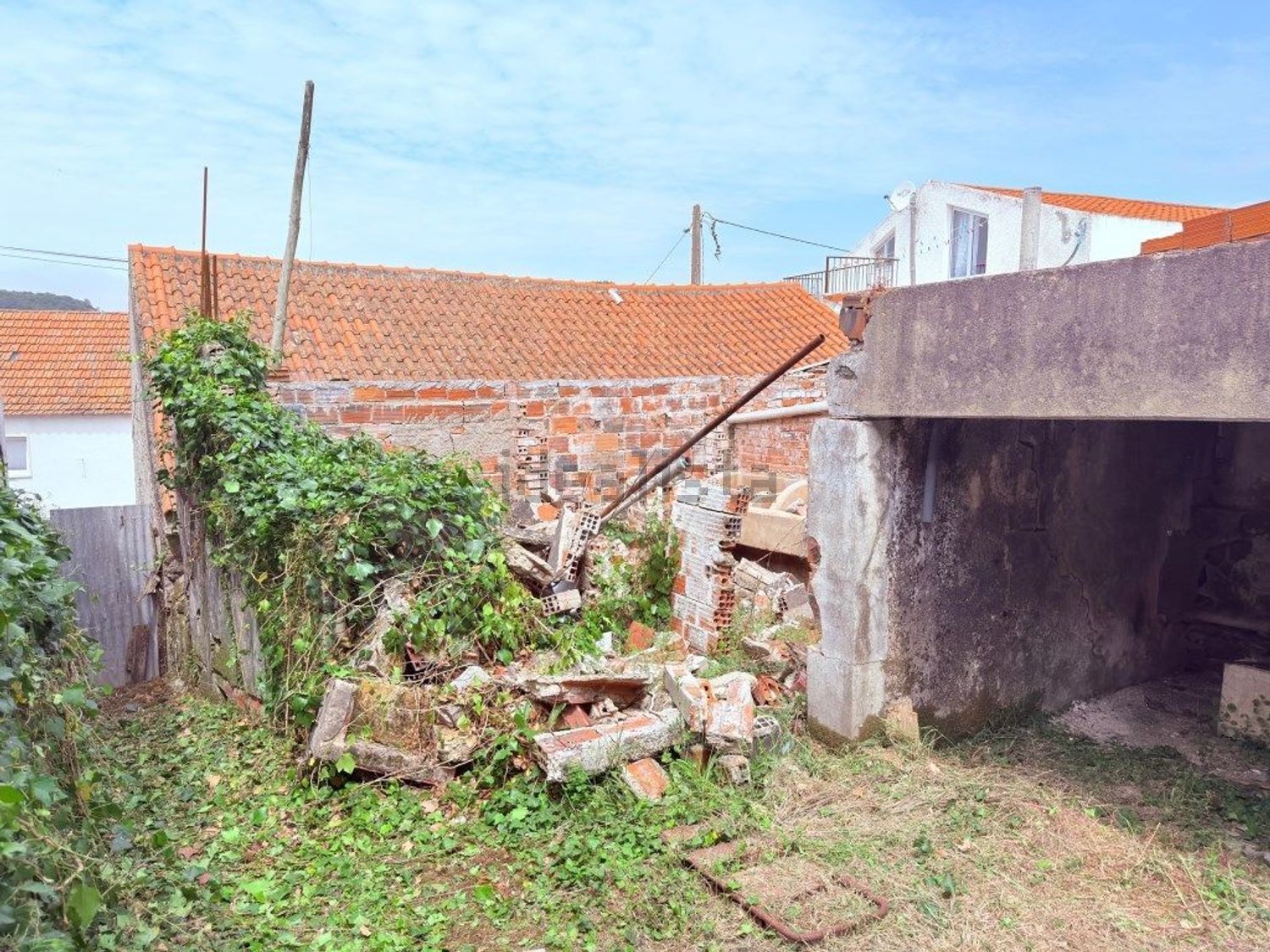 小楼房或独栋别墅出售在Estrada da Granjola, 48 - 外立面