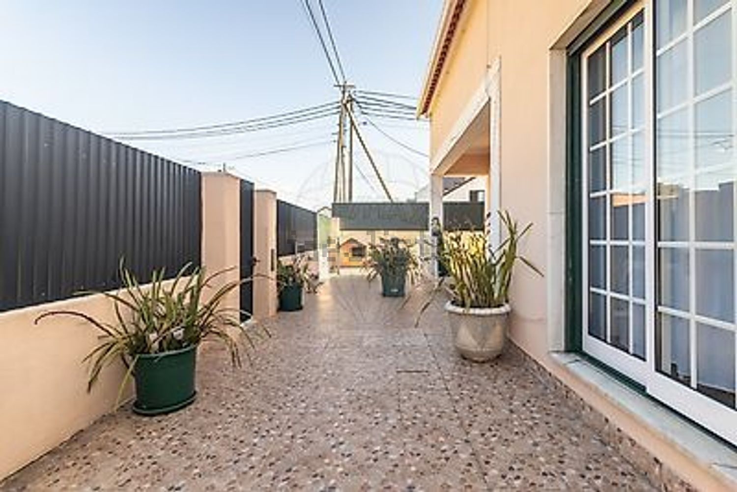 小楼房或独栋别墅出售在Rua Gil Vicente - 外立面