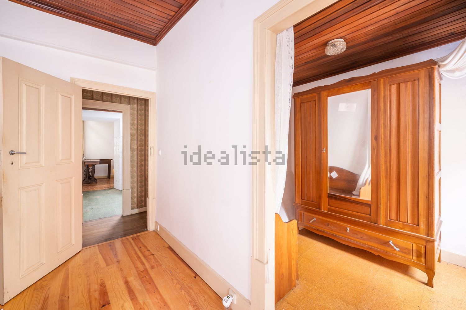 双拼别墅出售在Rua São João do Vale, 1 - 过道