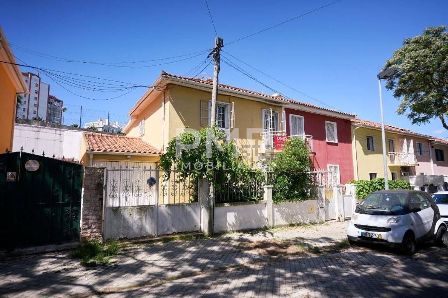 小楼房或别墅出售在 Bairro de Santa Cruz - 外立面