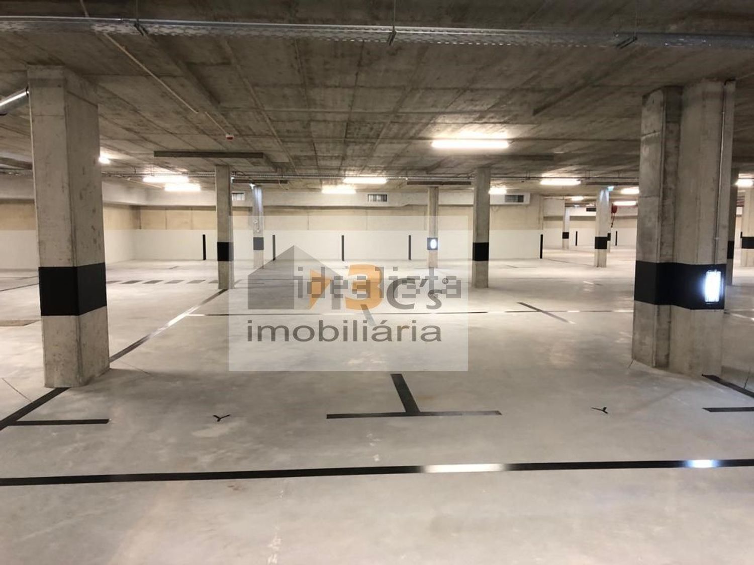 出租公寓 t1在 Hospital São João - Pólo Universitário - 停车位