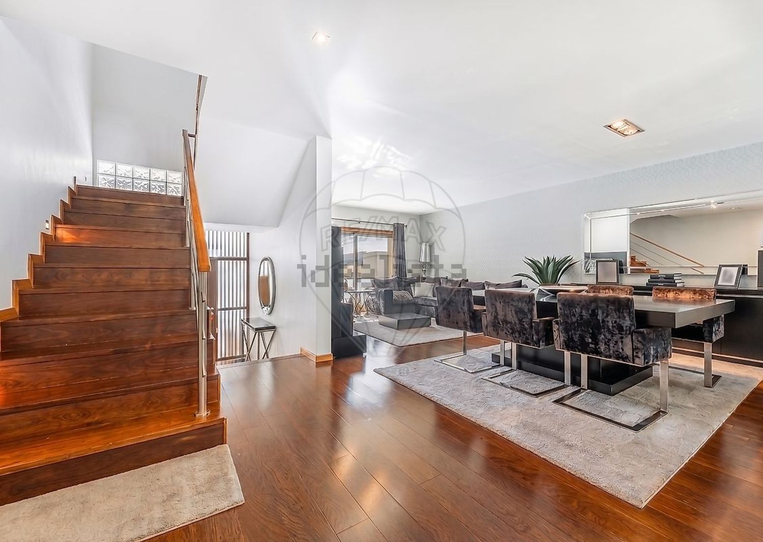 双拼别墅出售在Rua das Rosas - 客厅
